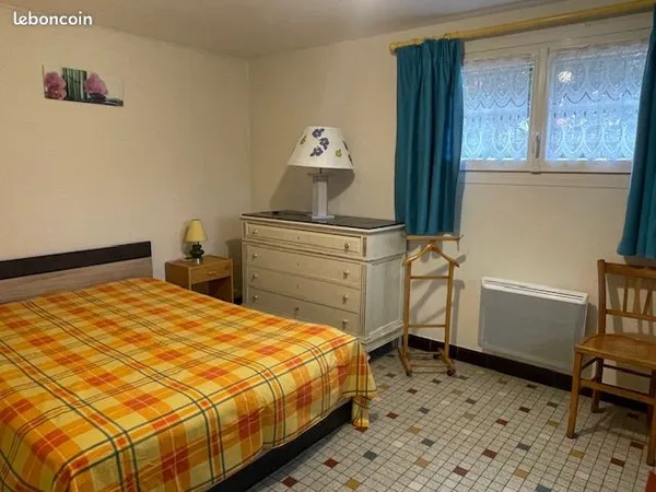 Loue chambre meublée