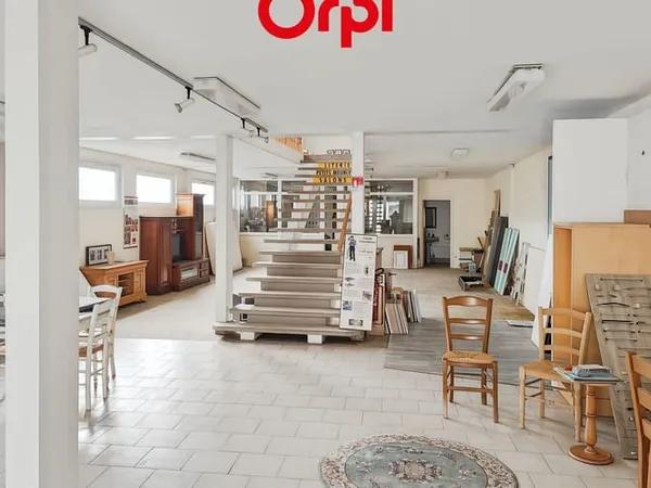 Local 1 pièce 320 m²