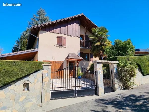 Maison individuelle en demi niveaux 3 chambres à Rumilly
