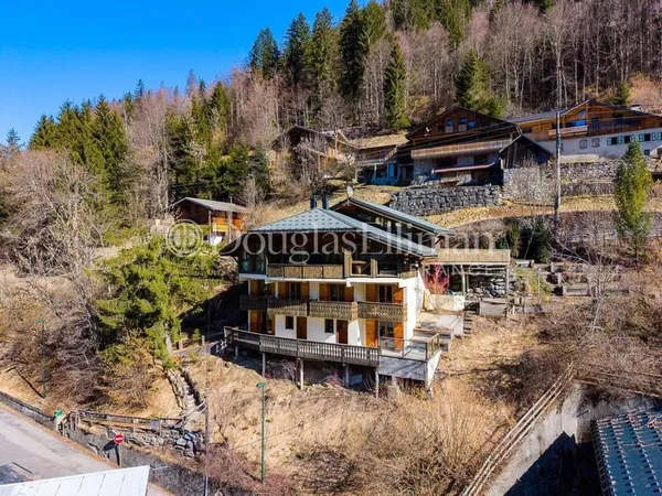 Chalet 9 pièces 240 m²