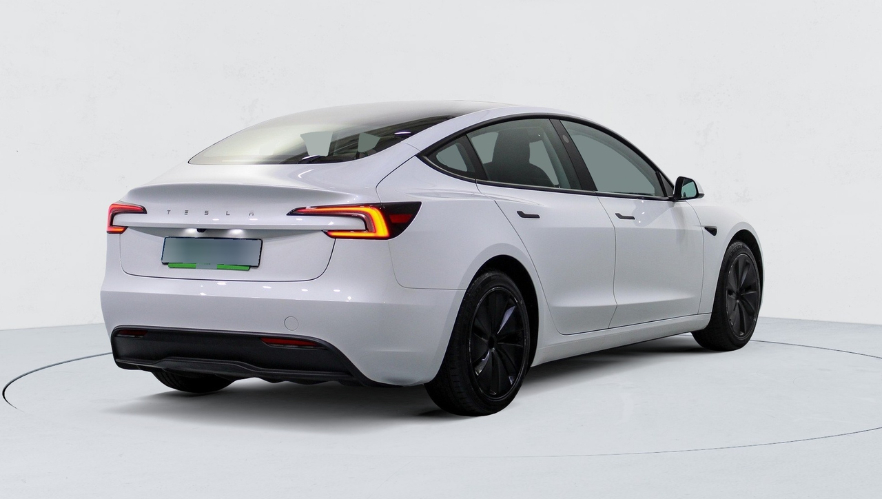Tesla Model 3 — photo 5