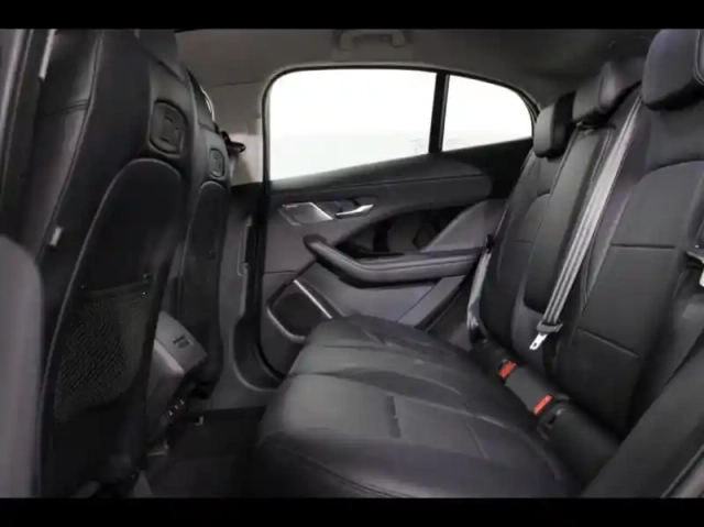 Jaguar I-Pace ev400 s awd — photo 26