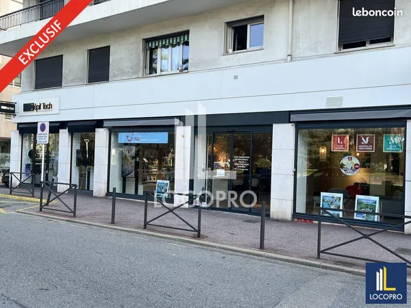 Local commercial 151 m²