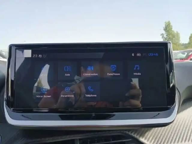 Peugeot 2008 hybrid 145 e-dcs6 — photo 15