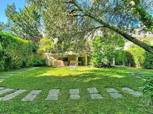 Maison 9 pièces 233 m²