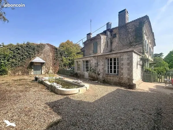 Maison 11 pièces 313 m²