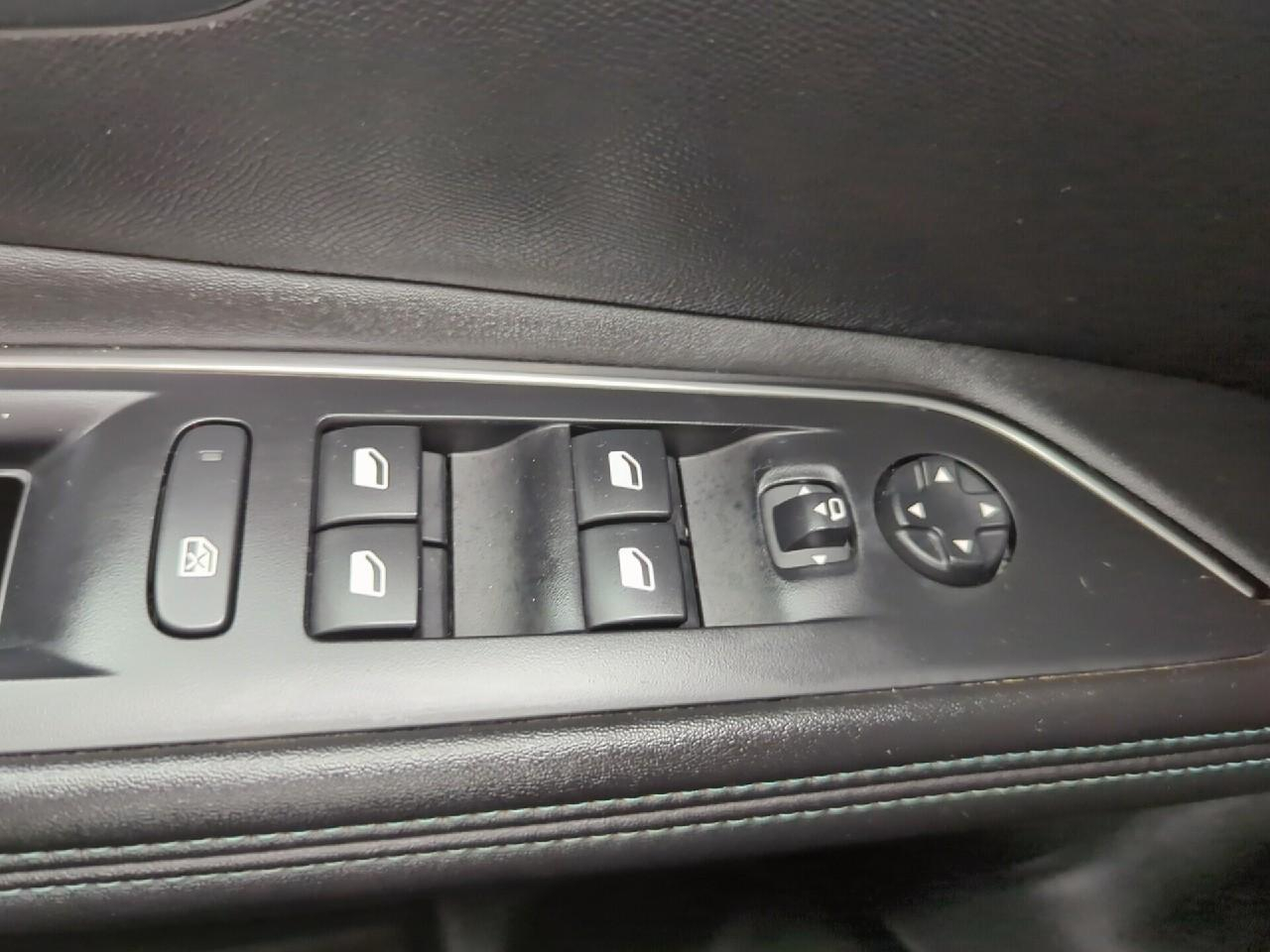 Peugeot 3008 puretech 130ch s&s eat8 allure pack — photo 30