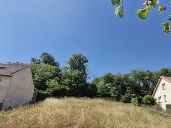 terrain à bâtir.