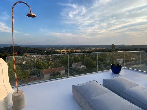 Maison de village avec vue + rooftop panoramique + appartement indépendant générant 10 920 /an de lo