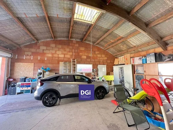 Local d'activité 220 m²