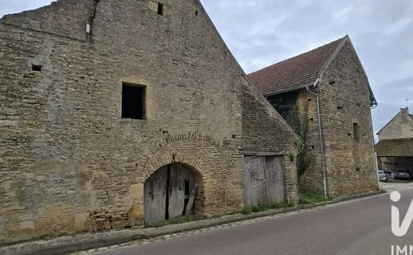Bâtiment 300 m²