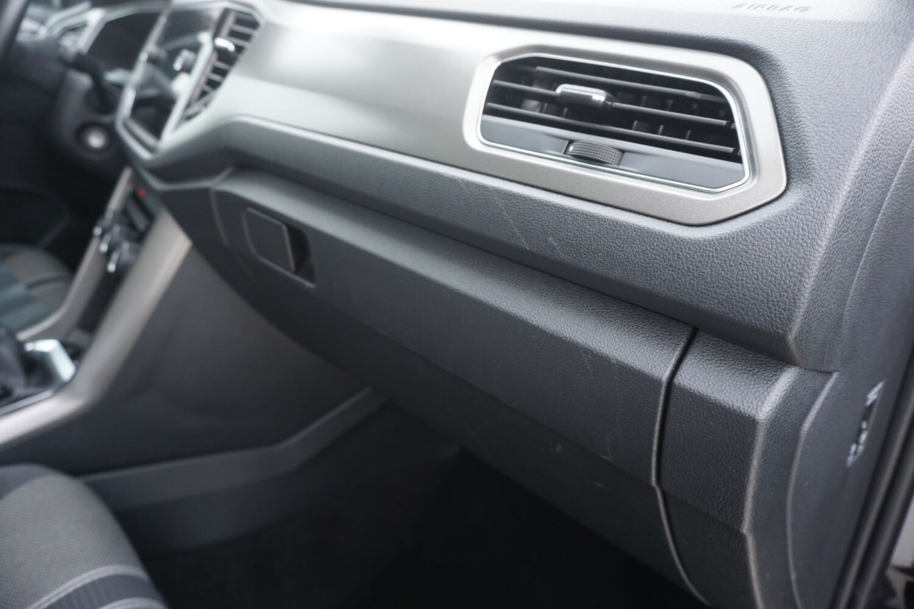 Volkswagen T-Roc — photo 12