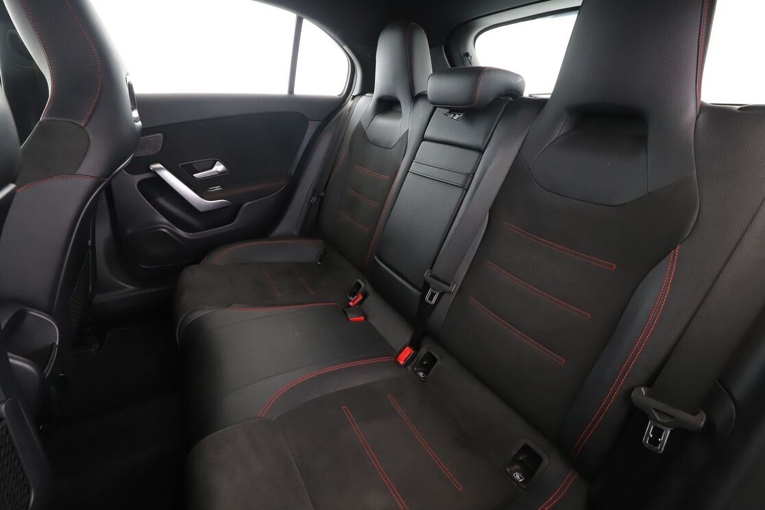 Mercedes-Benz Classe A 180 d AMG Line 8G-DCT — photo 13