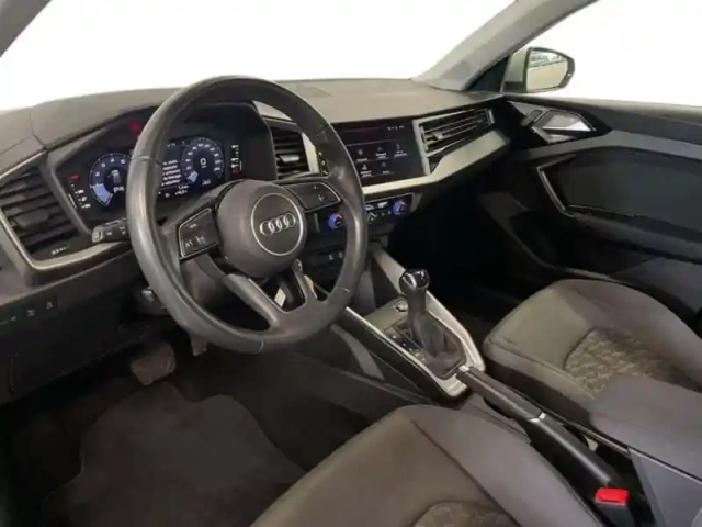 Audi A1 25 tfsi 95 ch s tronic 7 advanced — photo 9