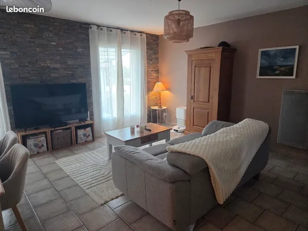 Maison avec joli extérieur à louer