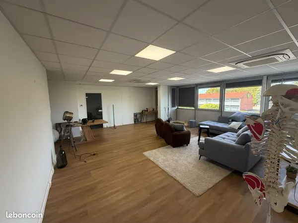 Local professionnel 135m2 Labege