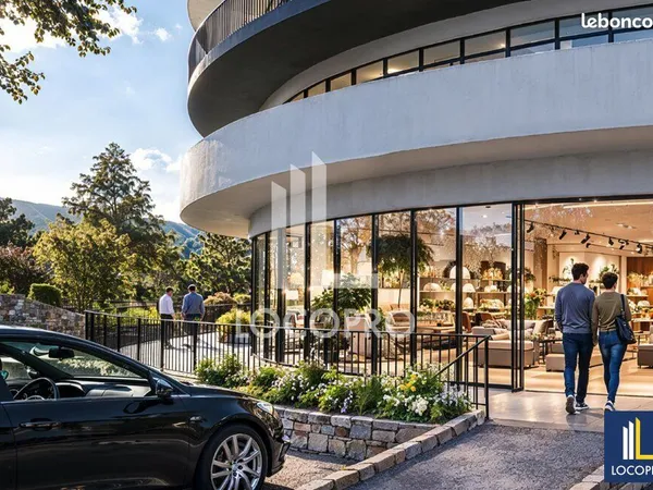 Local commercial 568 m²
