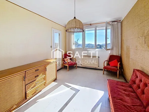 La Seyne appartement au troisième et dernier sans ascenseur étage d'une petite résidence de 4 étages