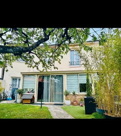 Maison de ville 90m2 avec jardin, garage et DPE C - Tout à pied