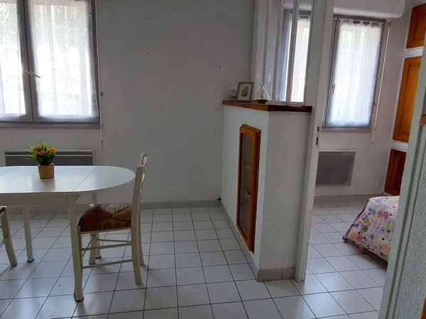 Appartement cosy 30 m2 résidence sécurisée avec parking