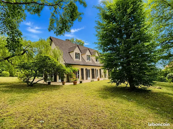Maison 9 pièces 247 m²