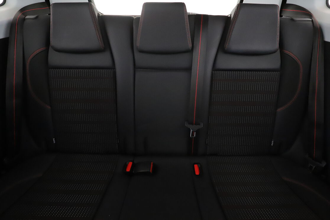 Peugeot 2008 1.2 PureTech GT Line — photo 15
