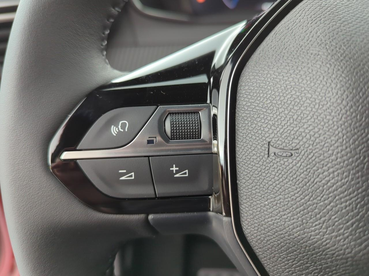 Peugeot 2008 hybrid 110 e-dcs6 allure — photo 25