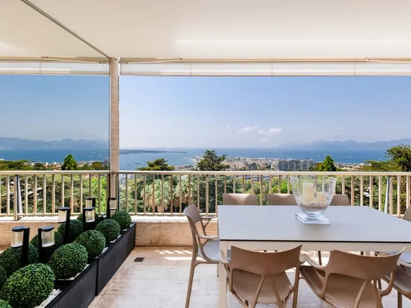 EXCLUSIVITÉ. CANNES CALIFORNIE. TRES BEL APPARTEMENT 3 PIECE
