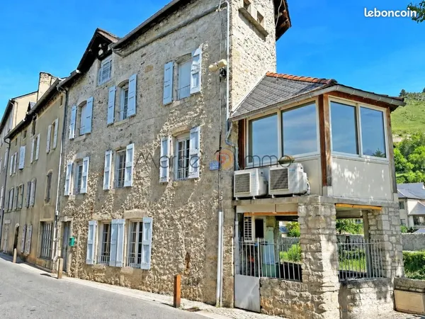 Maison 8 pièces 210 m²