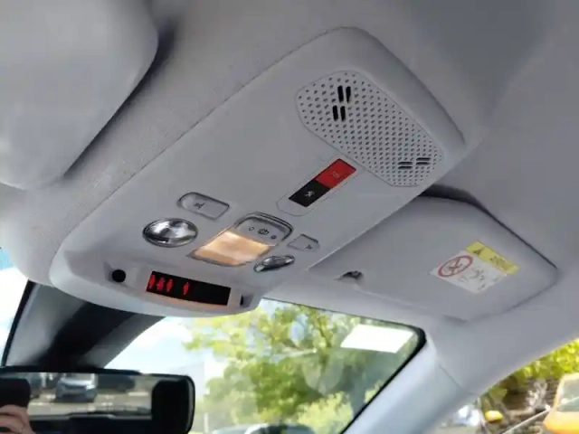 Peugeot 208 electrique 50 kwh 136ch — photo 21