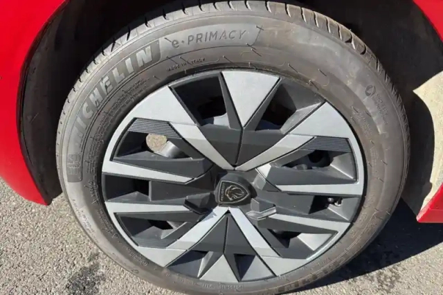 Peugeot 208 hybrid 100 e-dcs6 — photo 13