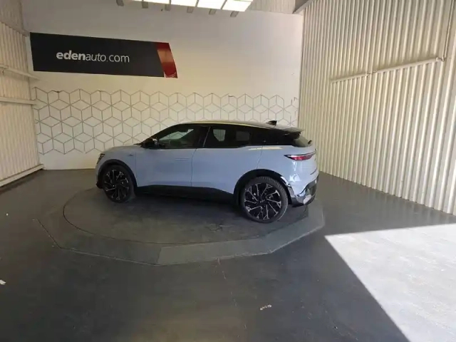 Renault Megane e-tech 220 ch autonomie confort — photo 3