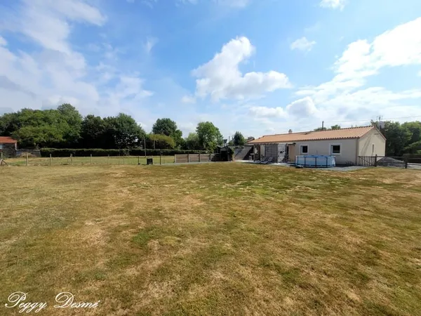 Maison à vendre 5 pièces MONCOUTANT (79) - Maison plain-pied 100 m2 habitables + Pièce attenante de 
