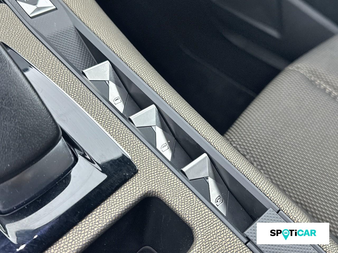 Ds Ds 7 crossback e-tense 225ch business — photo 17