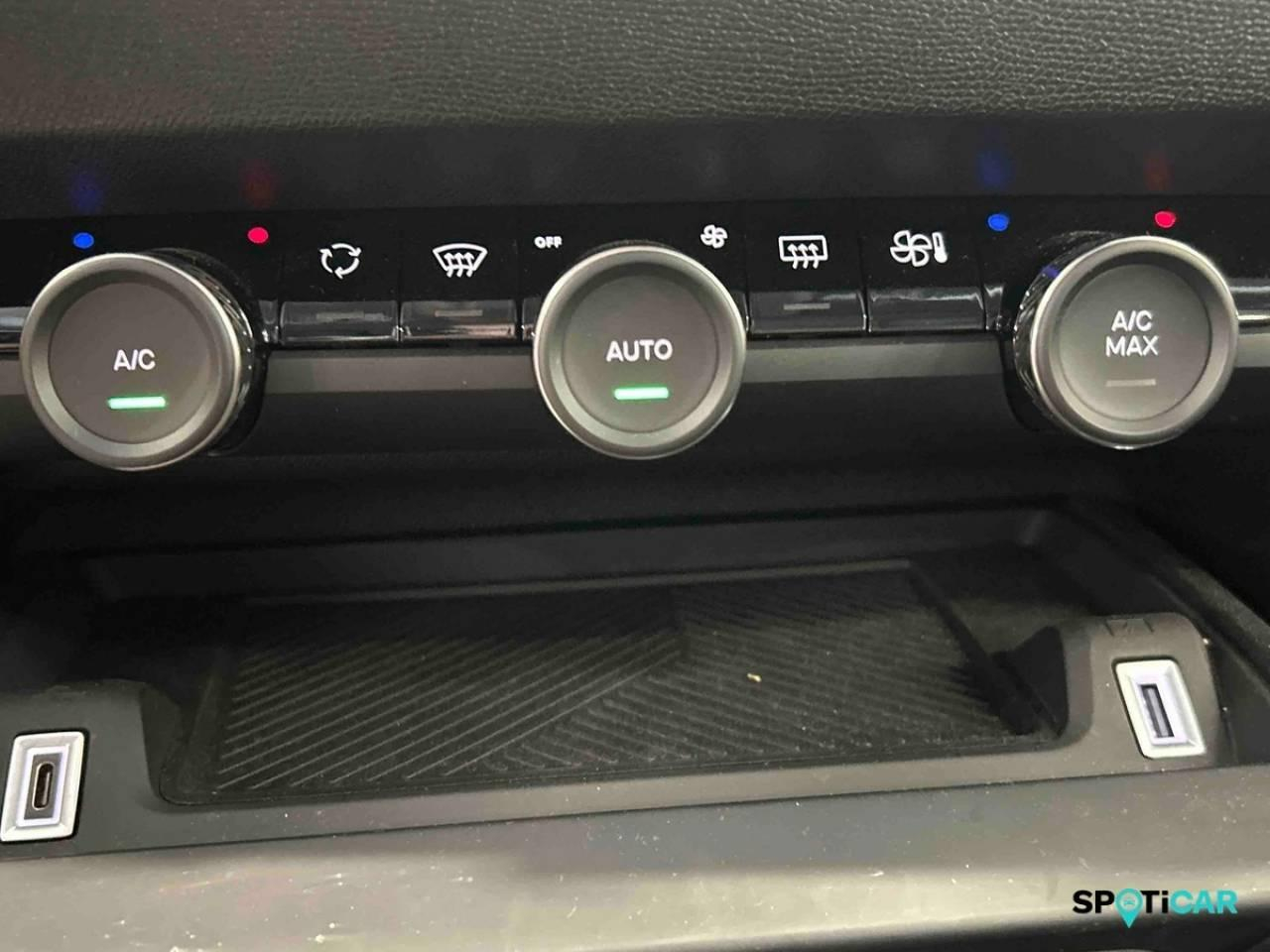 Citroën C4 X puretech 130 s&s eat8 shine — photo 23