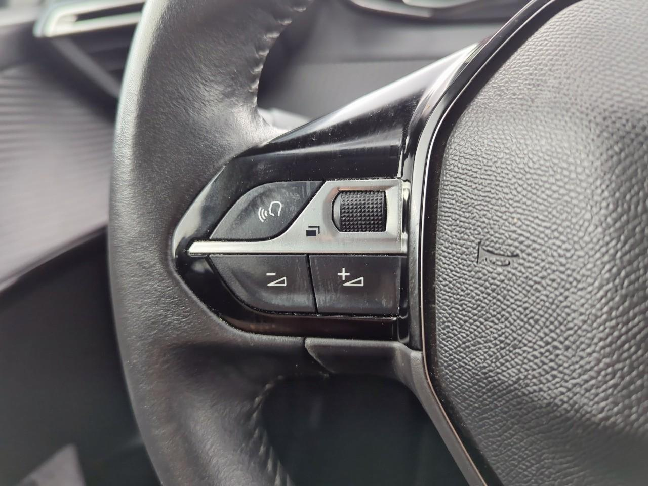 Peugeot 208 puretech 100 s&s bvm6 style — photo 20