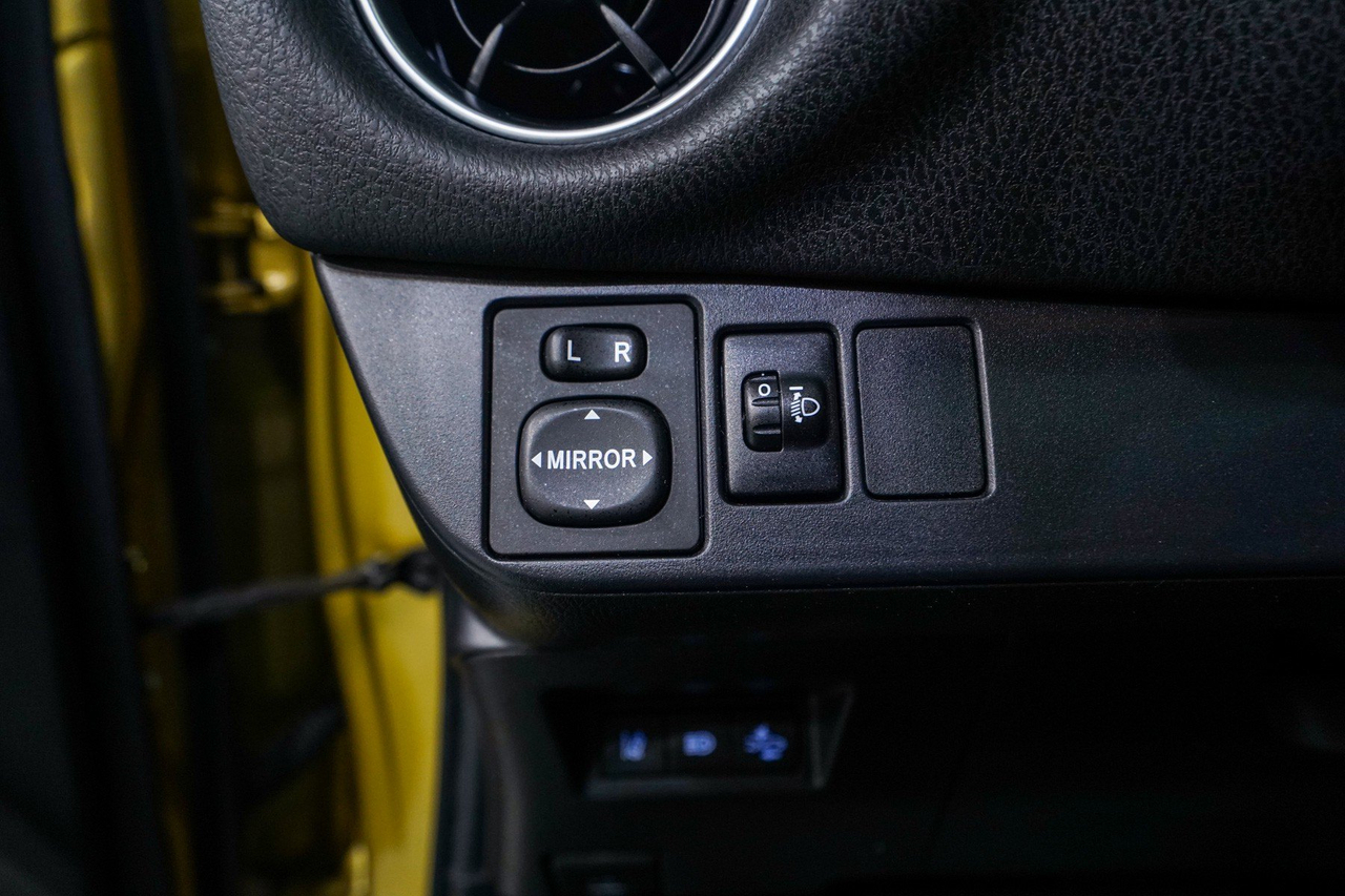 Toyota Yaris 3 — photo 23