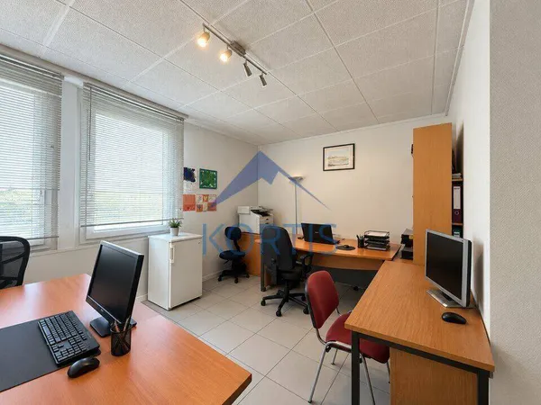 Bureau 46 m²