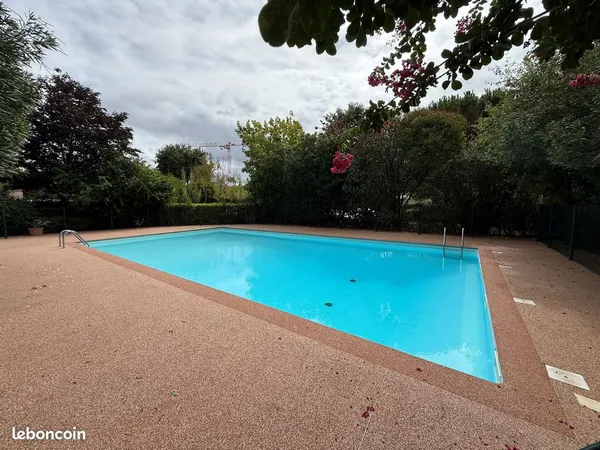 Toulouse secteur av. états-unis-la vache Appt T3 en très bon état général avec balcon et parking 2 v