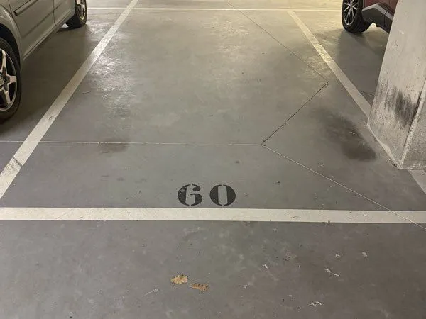Place de parking à Chessy
