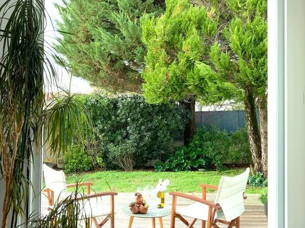 MAISON CENTRE VILLE AVEC JARDIN , 2 TERRASSES, et GARAGE