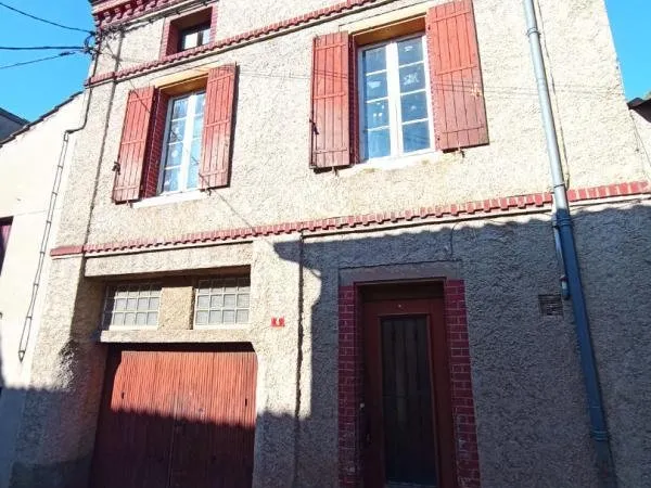 Maison de 4 pièces entièrement à rénover à Arthes