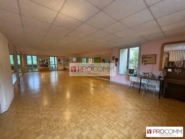 Local commercial 126 m²