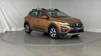 Dacia Sandero 1.0 TCe 90ch Stepway Confort -22 — photo 3