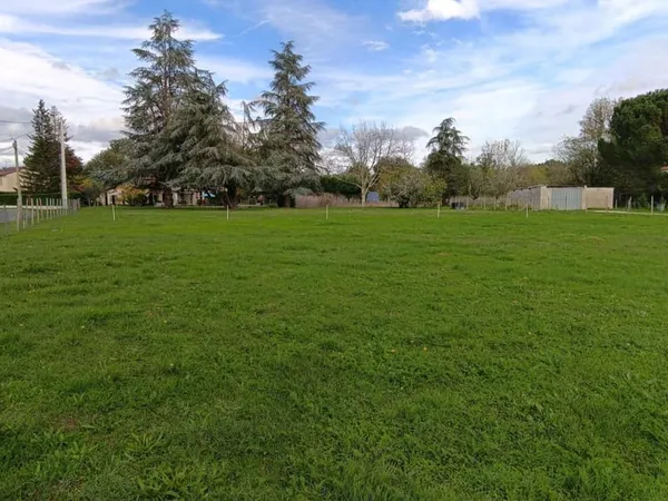 Terrain à vendre de 1006 SAINT SEURIN SUR L'ISLE (33)