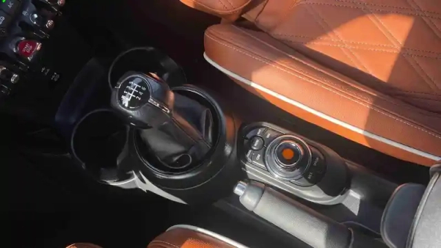 Mini Mini cabriolet cooper 136 ch — photo 10
