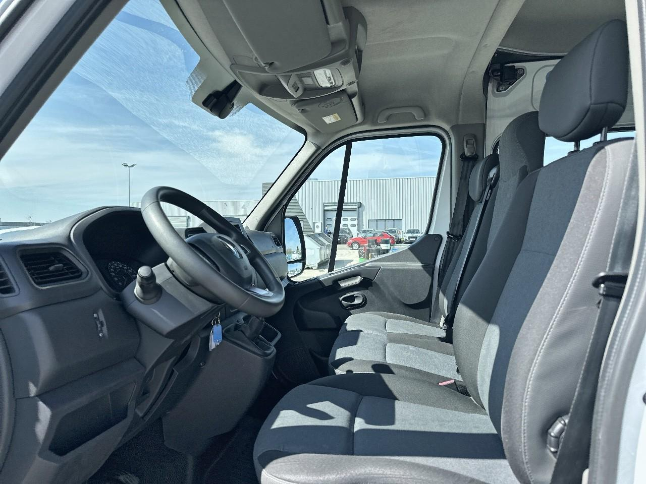 Renault Master ca trac f3300 l2h2 dci 135 grand confort — photo 9