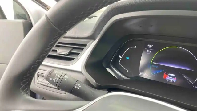 Renault Captur e-tech 145 - 21 — photo 22