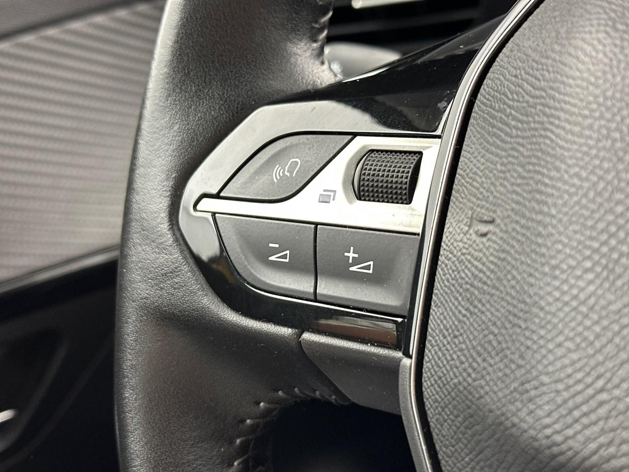 Peugeot 208 puretech 100 s&s bvm6 allure — photo 19