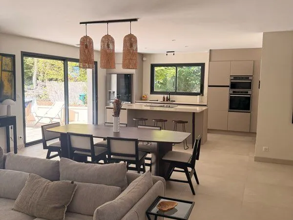 Maison meublée récente de 118 m² avec jardin, terrasse et garage - Appoigny (Les Bries)